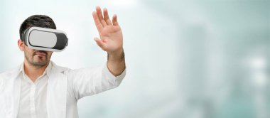 VR sanal gerçeklik giyen erkek Doktor hastanede gözlükler. Tıbbi Teknoloji Araştırma Enstitüsü ve Doktor personel hizmet anlayışı.