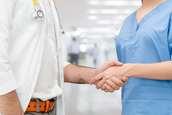 Doutor Aperto Mão Hospital Com Outro Médico Trabalho Equipe Conceito — Fotografia de Stock