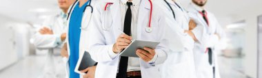 Sağlık insan grubu. Diğer doktorlar, hemşire ve cerrah hastane ofis veya klinik çalışma profesyonel doktor. Tıbbi Teknoloji Araştırma Enstitüsü ve Doktor personel hizmet anlayışı.