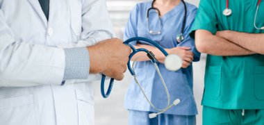 Sağlık insan grubu. Diğer doktorlar, hemşire ve cerrah hastane ofis veya klinik çalışma profesyonel doktor. Tıbbi Teknoloji Araştırma Enstitüsü ve Doktor personel hizmet anlayışı.