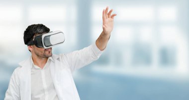 VR sanal gerçeklik giyen erkek Doktor hastanede gözlükler. Tıbbi Teknoloji Araştırma Enstitüsü ve Doktor personel hizmet anlayışı.