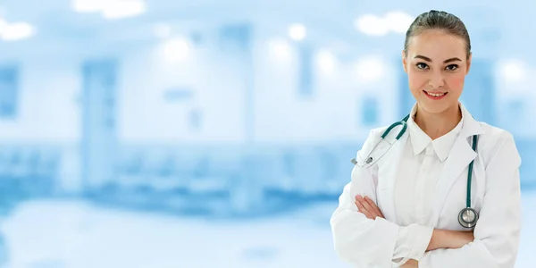 Une Femme Médecin Travaillant Bureau Hôpital Soins Médicaux Service Personnel — Photo