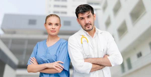 Doktorlar Başka Bir Doktorla Çalışma Hastane Ofisinde Sağlık Tıbbi Hizmetleri — Stok fotoğraf