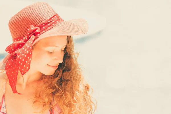 Glückliche Junge Frau Badeanzug Die Spaß Schwimmbad Luxus Resort Hat — Stockfoto