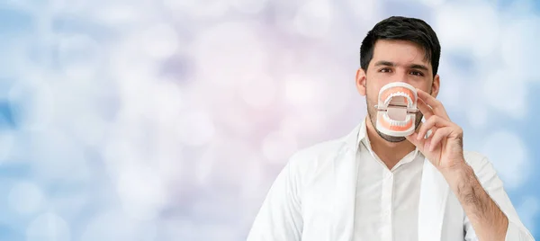 Joven Dentista Masculino Que Trabaja Clínica Dental Atención Odontológica Concepto — Foto de Stock