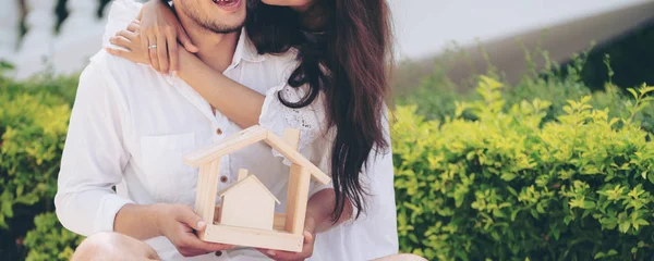 Pareja Joven Planeando Comprar Una Casa Tener Una Vida Feliz — Foto de Stock