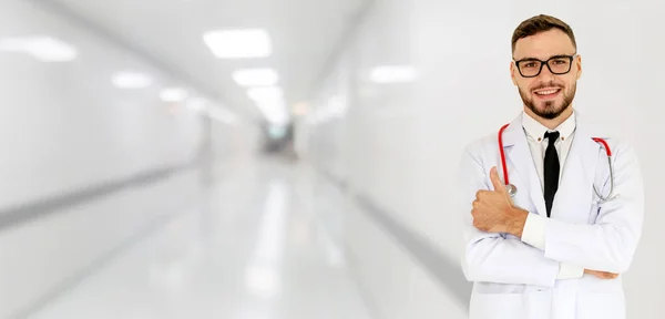 Ung Manlig Läkare Som Jobbar Sjukhuset Sjukvård Och Läkarvård — Stockfoto
