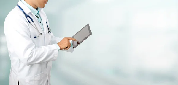 Lekarz Szpitalu Korzystający Tabletu Personel Medyczny Personel Medyczny — Zdjęcie stockowe