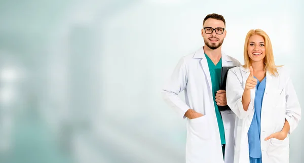 Arzt Arbeitet Mit Einem Anderen Arzt Krankenhaus Zusammen Gesundheitswesen Und — Stockfoto