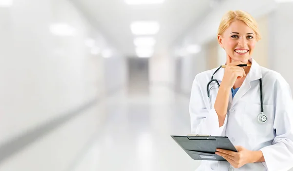 Une Femme Médecin Travaillant Bureau Hôpital Soins Médicaux Service Personnel — Photo