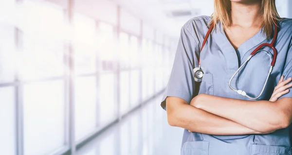 Une Femme Médecin Travaillant Bureau Hôpital Soins Médicaux Service Personnel — Photo