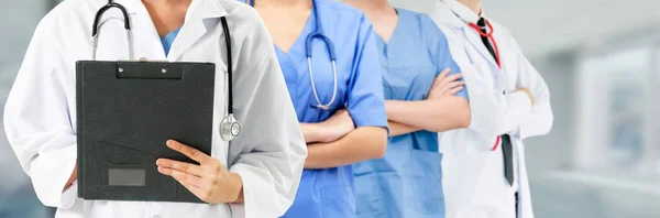 Gesundheitswesen Professioneller Arzt Der Krankenhausbüros Oder Kliniken Mit Anderen Ärzten — Stockfoto