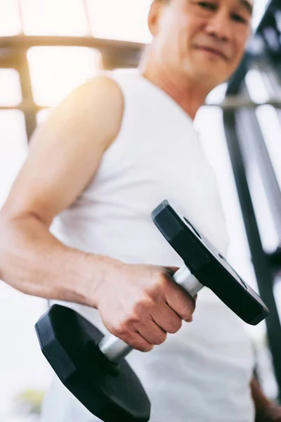 Senior Man Lifting Dumbbell Fitness Gym Senior Healthy Lifestyle — Stock Photo, Image