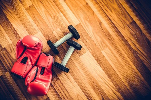 Guantes Boxeo Rojos Sobre Fondo Madera Concepto Deporte Estilo Vida —  Fotos de Stock