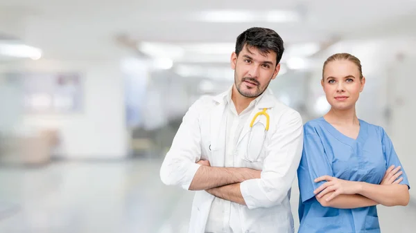 Médicos Consultorio Del Hospital Trabajando Con Otro Médico Asistencia Sanitaria —  Fotos de Stock