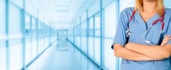 Női Orvos Dolgozik Kórházi Irodában Egészségügyi Orvosi Személyzet — Stock Fotó