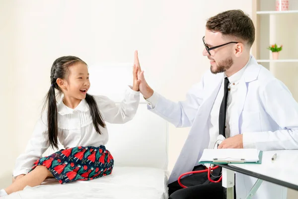 Young Male Doctor Examining Little Kid Hospital Office Kid Happy — Stock Photo, Image