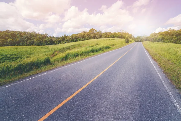 Highway Road Hill Green Grass Field White Clouds Blue Sky — Stock Photo, Image