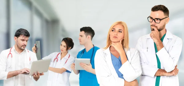 Groupe Des Professionnels Santé Médecin Professionnel Travaillant Dans Bureau Clinique — Photo