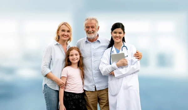 Doctor Happy Family Mother Father Daughter Hospital Medical Healthcare Doctor — Stock Photo, Image