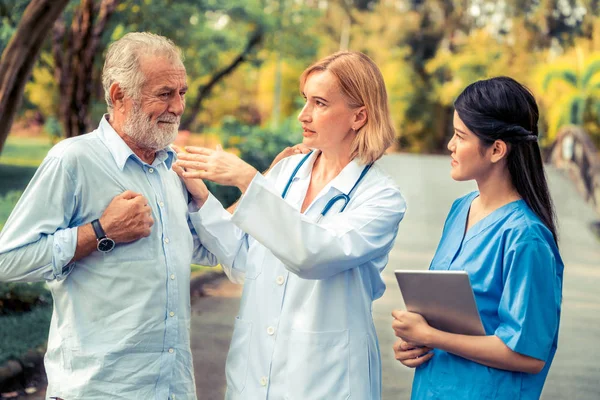 Senior Man Talking Doctor Nurse Caregiver Park Mature People Healthcare — Stock Photo, Image