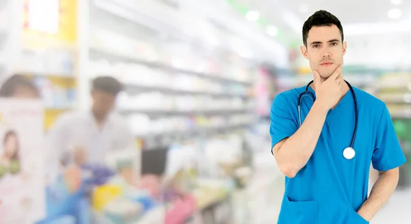 Jovem Farmacêutico Que Trabalha Farmácia Assistência Médica Farmacêutica — Fotografia de Stock