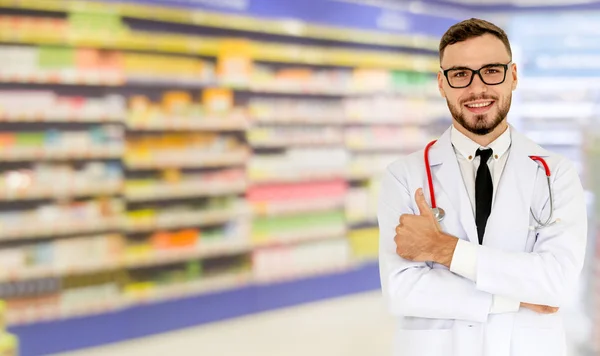 Jovem Farmacêutico Que Trabalha Farmácia Assistência Médica Farmacêutica — Fotografia de Stock