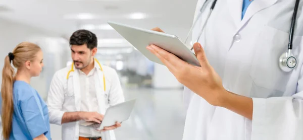 Gruppo Persone Sanitarie Medico Professionista Che Lavora Nello Studio Ospedaliero — Foto Stock