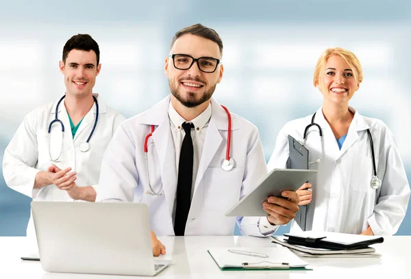 Groupe Des Professionnels Santé Médecin Professionnel Travaillant Dans Bureau Clinique — Photo