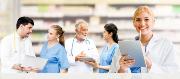 Groupe Des Professionnels Santé Médecin Professionnel Travaillant Dans Bureau Clinique — Photo