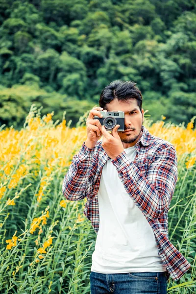 Young Hipster Man Taking Photo Old Style Camera Nature Landscape — Stock Photo, Image