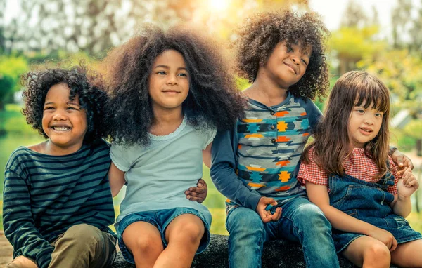 Joyeux Groupe Enfants Afro Américains Jouant Dans Aire Jeux École — Photo