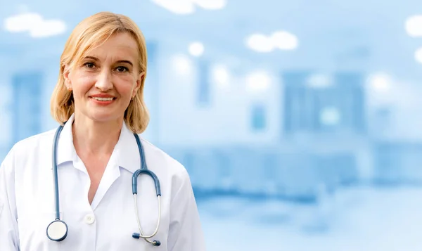 Médica Sénior Trabalhar Hospital Assistência Médica Assistência Médica — Fotografia de Stock