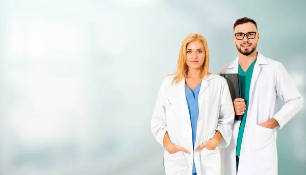 Arzt Arbeitet Mit Einem Anderen Arzt Krankenhaus Zusammen Gesundheitswesen Und — Stockfoto