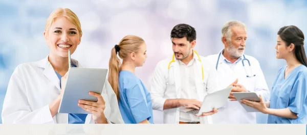 Groupe Des Professionnels Santé Médecin Professionnel Travaillant Dans Bureau Clinique — Photo