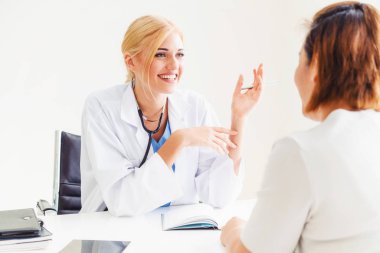 Bayan hasta kadın doktor ziyaret ederse veya Office hastanede jinekolog Jinekoloji sırasında kontrol. Kadın hastalıkları sağlık ve tıbbi hizmet.