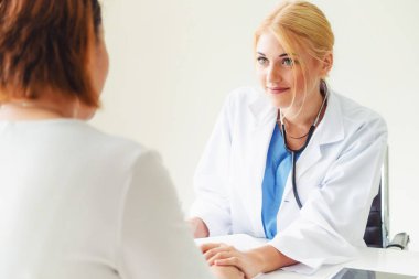 Bayan hasta kadın doktor ziyaret ederse veya Office hastanede jinekolog Jinekoloji sırasında kontrol. Kadın hastalıkları sağlık ve tıbbi hizmet.