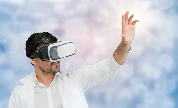 Mannelijke Arts Virtual Reality Bril Dragen Het Ziekenhuis Medische Technologie — Stockfoto