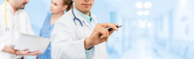 Sağlık insan grubu. Diğer doktorlar, hemşire ve cerrah hastane ofis veya klinik çalışma profesyonel doktor. Tıbbi Teknoloji Araştırma Enstitüsü ve Doktor personel hizmet anlayışı.