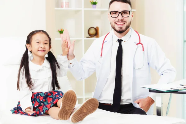 Young Male Doctor Examining Little Kid Hospital Office Kid Happy — Stock Photo, Image