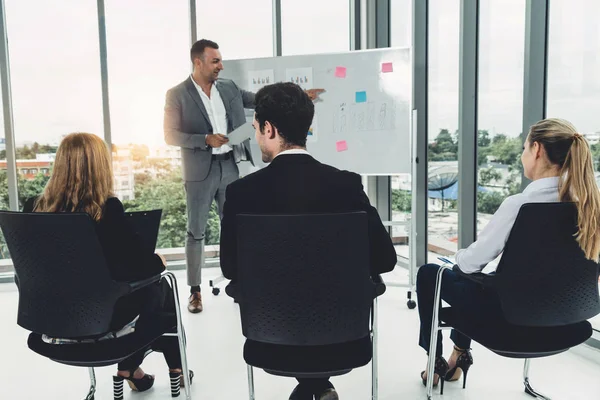 Mujeres Negocios Hombres Negocios Que Asisten Conferencia Reunión Grupo Sala — Foto de Stock