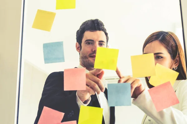 Kreative Asiatische Geschäftsfrau Meeting Workshop Mit Vielen Positiven Ideen Zur — Stockfoto