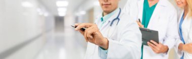 Sağlık insan grubu. Diğer doktorlar, hemşire ve cerrah hastane ofis veya klinik çalışma profesyonel doktor. Tıbbi Teknoloji Araştırma Enstitüsü ve Doktor personel hizmet anlayışı.