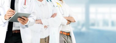 Sağlık insan grubu. Diğer doktorlar, hemşire ve cerrah hastane ofis veya klinik çalışma profesyonel doktor. Tıbbi Teknoloji Araştırma Enstitüsü ve Doktor personel hizmet anlayışı.