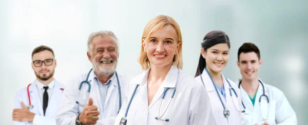 Gruppo Persone Sanitarie Medico Professionista Che Lavora Nello Studio Ospedaliero — Foto Stock