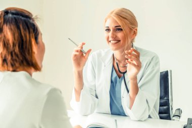 Bayan hasta kadın doktor ziyaret ederse veya Office hastanede jinekolog Jinekoloji sırasında kontrol. Kadın hastalıkları sağlık ve tıbbi hizmet.