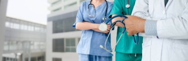 Sağlık insan grubu. Diğer doktorlar, hemşire ve cerrah hastane ofis veya klinik çalışma profesyonel doktor. Tıbbi Teknoloji Araştırma Enstitüsü ve Doktor personel hizmet anlayışı.