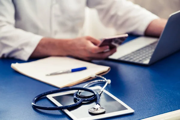 Dottore Che Lavora Nello Studio Dell Ospedale Concetto Sanitario Medico — Foto Stock