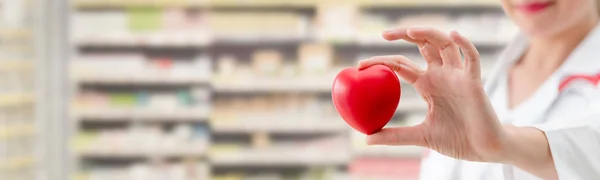 Dottore Con Cuore Rosso Ufficio Concetto Assistenza Sanitaria Medica Servizio — Foto Stock