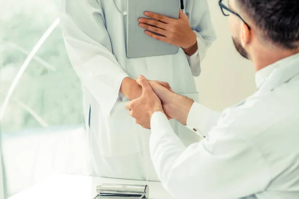 Doctor Hospital Giving Handshake Another Doctor Showing Success Teamwork Professional — Stock Photo, Image